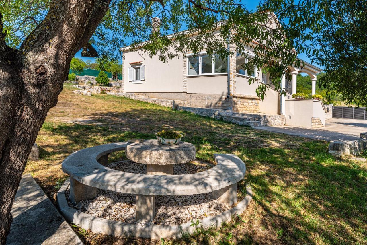 Holiday Home Ante With Beautiful Private Garden Nadin Extérieur photo