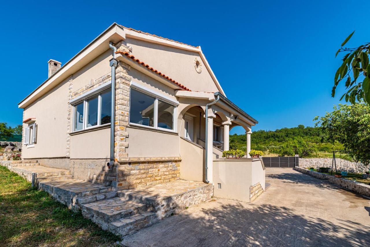 Holiday Home Ante With Beautiful Private Garden Nadin Extérieur photo