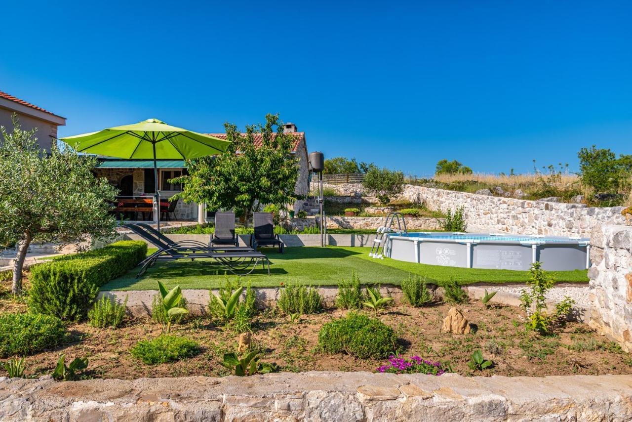 Holiday Home Ante With Beautiful Private Garden Nadin Extérieur photo