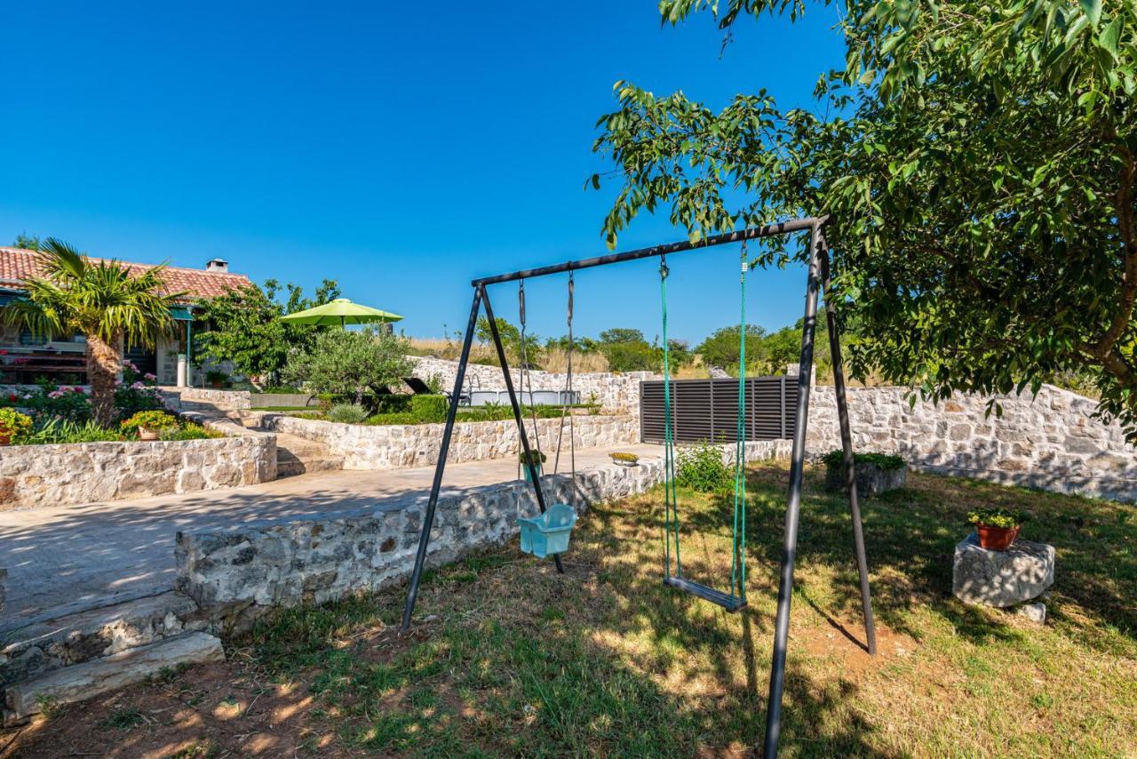 Holiday Home Ante With Beautiful Private Garden Nadin Extérieur photo