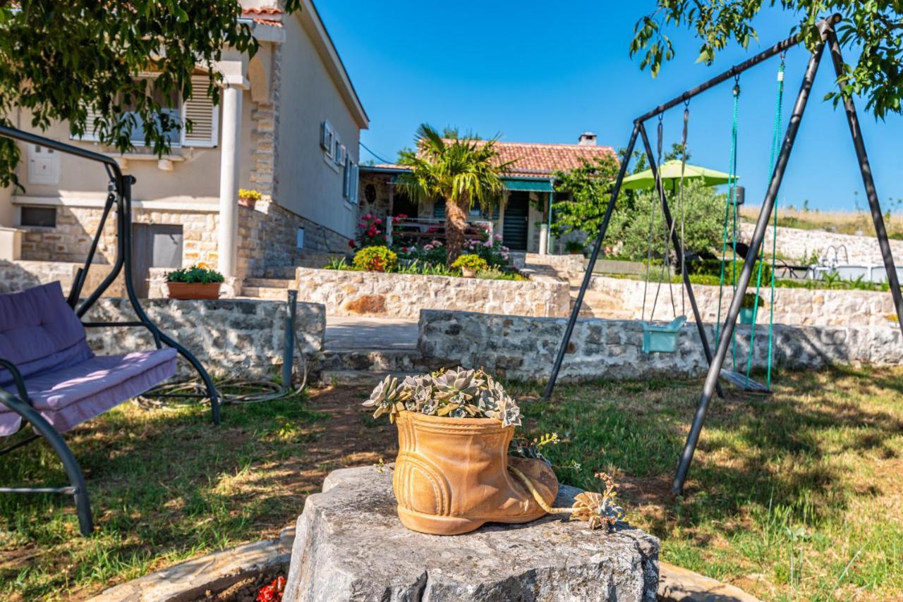 Holiday Home Ante With Beautiful Private Garden Nadin Extérieur photo