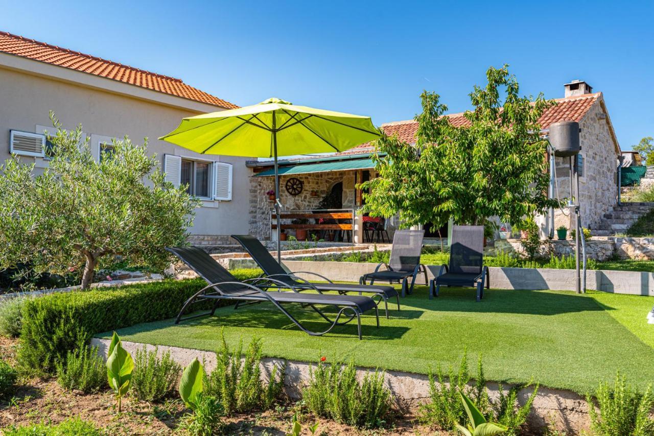 Holiday Home Ante With Beautiful Private Garden Nadin Extérieur photo