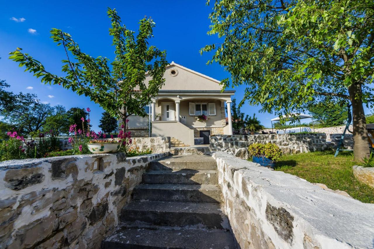 Holiday Home Ante With Beautiful Private Garden Nadin Extérieur photo