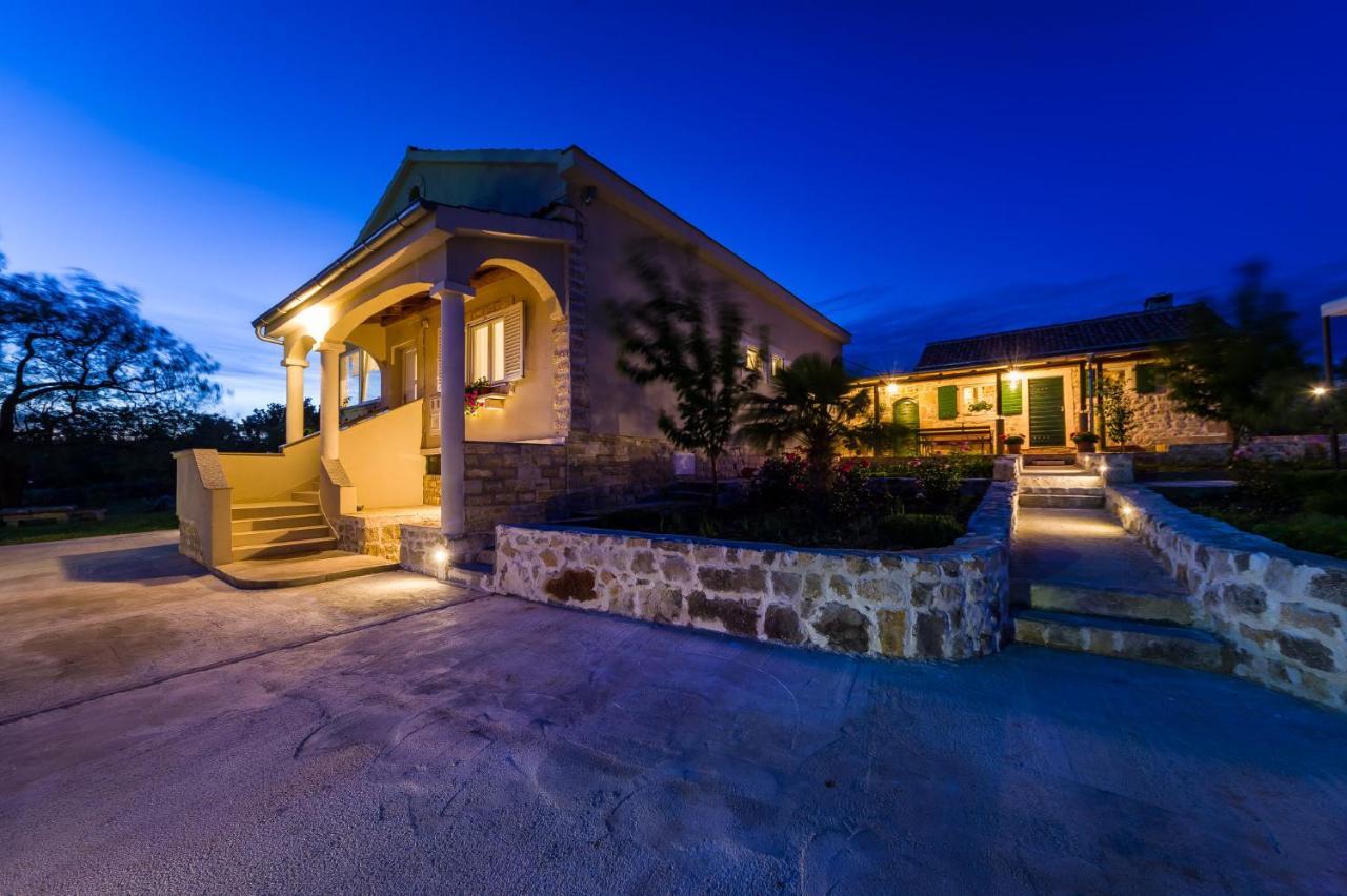Holiday Home Ante With Beautiful Private Garden Nadin Extérieur photo